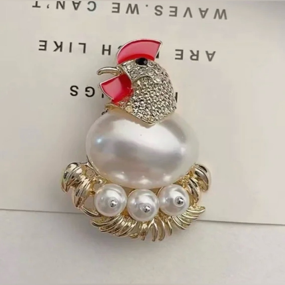 Chicken & Egg Laying Hen on Nest Brooch Modern New - Picture 5 of 6